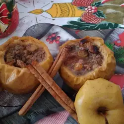 Božićne pečene jabuke sa orasima i suvim grožđem