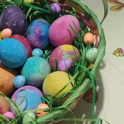 Farbanje jaja akrilnim bojama