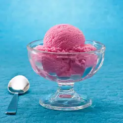 Sladoled sa rabarbarom i đumbirom