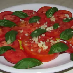 Salata od paradajza i belog luka