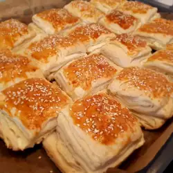 Lisnate pogačice sa maslacem i sirom, mešene u mini pekari