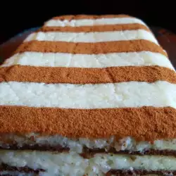 Keks torta sa želatinom i šećerom u prahu