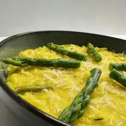 Rižoto sa šparglama i šafranom