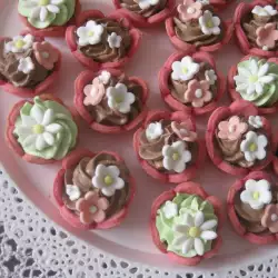 Ružičaste korpice sa čokoladnim kremom