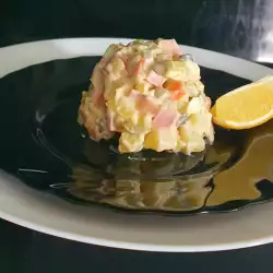 Praznična salata sa majonezom