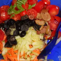 Salata sa čeri paradajzom i maslinama