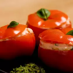 Salata sa paradajzom i pestom od peršuna