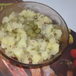 Salata od krompira sa mariniranim krastavcima
