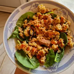Obrok salata sa kuskusom i tunjevinom