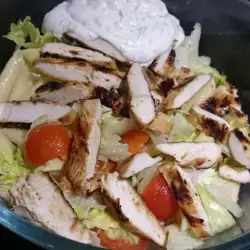 Salata s makaronama i pilećim mesom