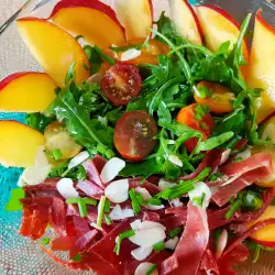 Specijalna salata sa rukolom i nektarinama