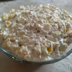 Salata od kukuruza šećerca, kikirikija i susama