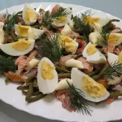 Salata sa dimljenim lososom i boranijom