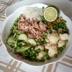 Salata sa tunjevinom i bosiljkom