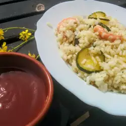 Salata sa pirinčem i slatko-kiselim sosom