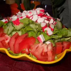 Kombinovana salata sa surimi štapićima