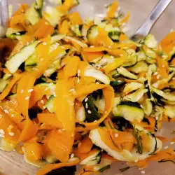 Brza salata od tikvica i šargarepe