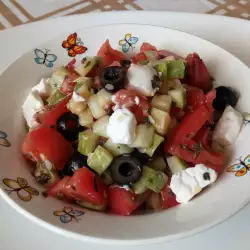 Salata sa tikvicama na grčki način