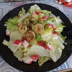 Salata sa škampima i ajsberg salatom