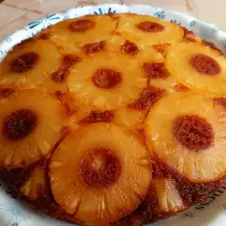 Karamelizovani kolač sa ananasom