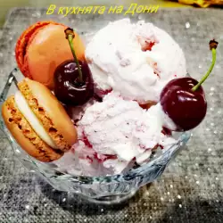 Sladoled od pavlake sa prelivom od jagode