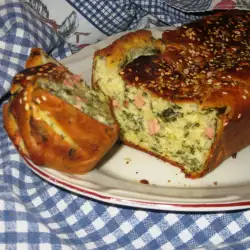 Slani kolač sa zeljem, kobasicom i semenkama