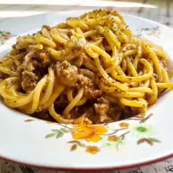 Špagete sa mlevenim mesom i vinom