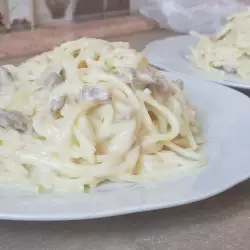 Špagete u sosu sa ćurećim batacima