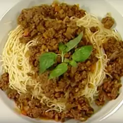 Špagete sa sosom od mlevene i seckane junetine