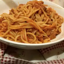 Špagete sa pečurkama i mlevenim mesom
