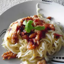 Špagete sa mlevenim mesom i bujonom