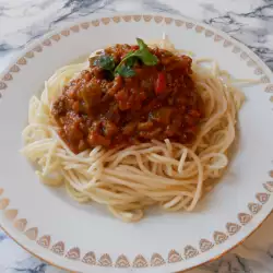 Špageti sa patlidžanom i letnjim povrćem