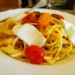 Špagete sa čeri paradajzom i mocarelom