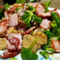 Salata od spanaća sa dresingom i slaninom
