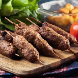 Srpski čevapčići na ražnjićima