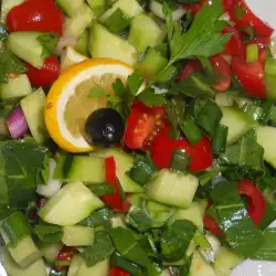 Praznična salata sa sokom od limuna
