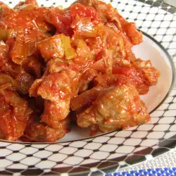 Svinjsko meso sa prazilukom i paradajzom