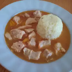 Kuvana svinjetina sa sosom i belim pirinčem