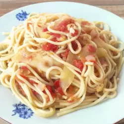 Špagete u paradajz sosu sa belim lukom