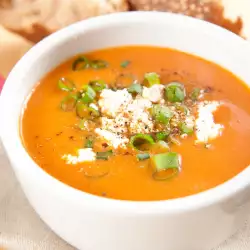 Hladna supa od soka od paradajza i sitnog sira