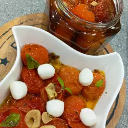 Čeri paradajz sa maslinovim uljem u rerni