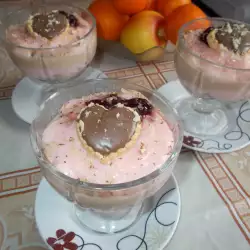 Trifle sa slatkom od borovnice i keksom