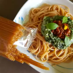 Zdrave integralne špagete sa sušenim paradajzom i spanaćem
