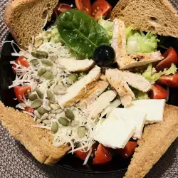 Zdrava salata sa pilećim fileom i spanaćem