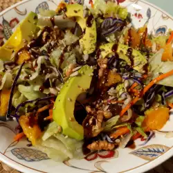 Zdrava salata sa orašastim plodovima