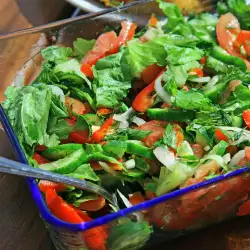 Salata sa dresingom od meda i senfa