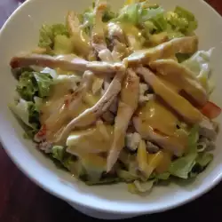 Salata sa kukuruzom i pilećim fileom