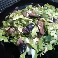 Zelena salata sa pečurkama i semenom suncokreta
