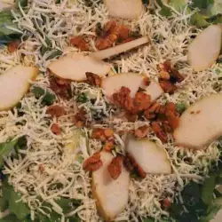 Zelena salata sa avokadom, kruškom, plavim sirom, orasima i medom
