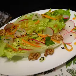 Zelena salata sa miso dresingom